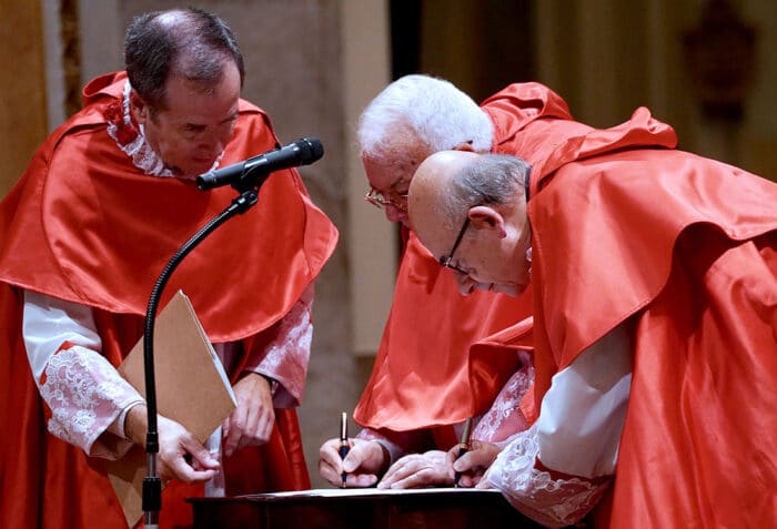 Toma De Posesi N De Dos Nuevos Can Nigos De La Catedral Presidida Por